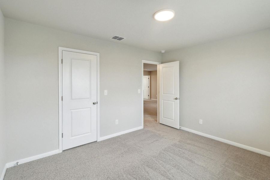 Spacious, unfurnished interior of a new home in , Buda (Image 18).