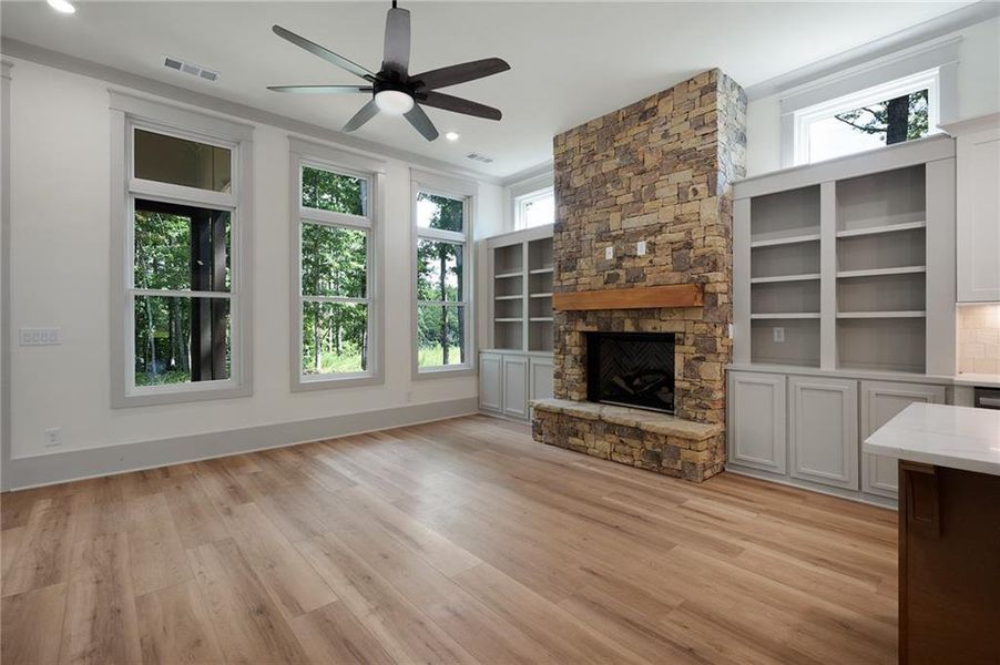Spacious, unfurnished interior of a new home in , Jasper (Image 16).