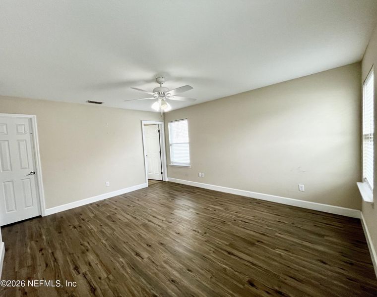 Spacious, unfurnished interior of a new home in , Jacksonville (Image 7).