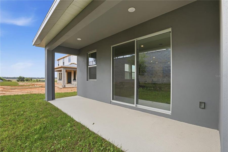 Exterior details and patio area of a home in Vintner Reserve, Clermont (Image 4).