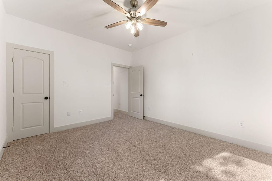 Spacious, unfurnished interior of a new home in , Tomball (Image 20).