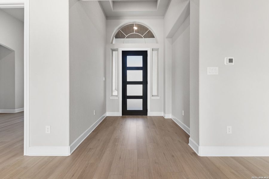 Spacious, unfurnished interior of a new home in Potranco Acres, Castroville (Image 10).