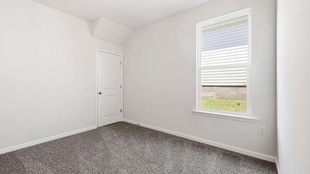 Spacious, unfurnished interior of a new home in Blue Ridge Trail, Fountain Inn (Image 23).