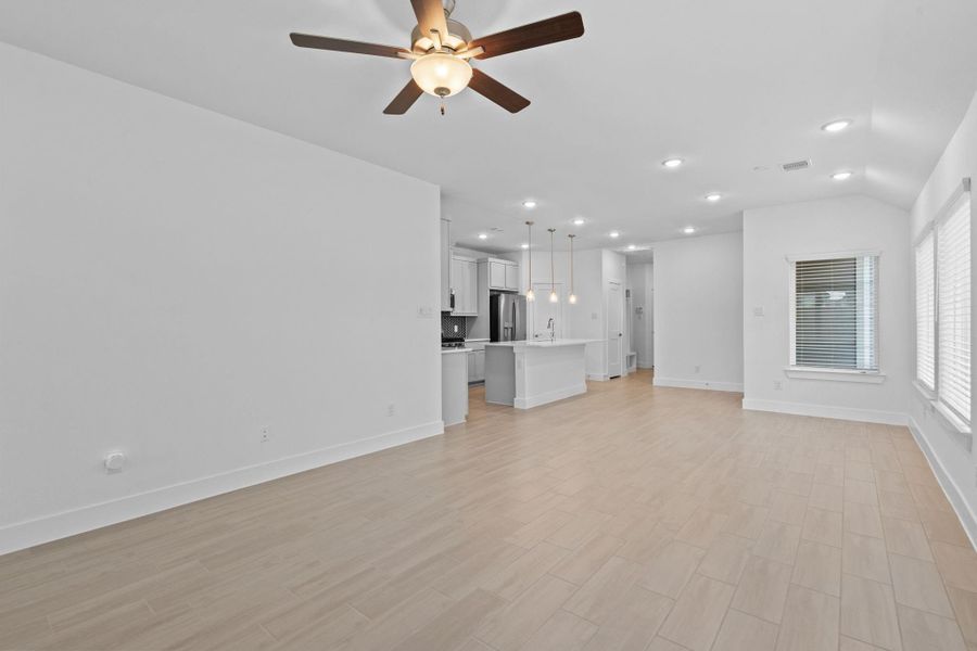 Spacious, unfurnished interior of a new home in Meridiana, Iowa Colony (Image 20).
