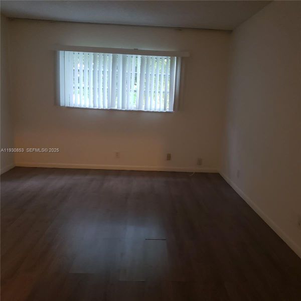 Spacious, unfurnished interior of a new home in , Hallandale Beach (Image 12).
