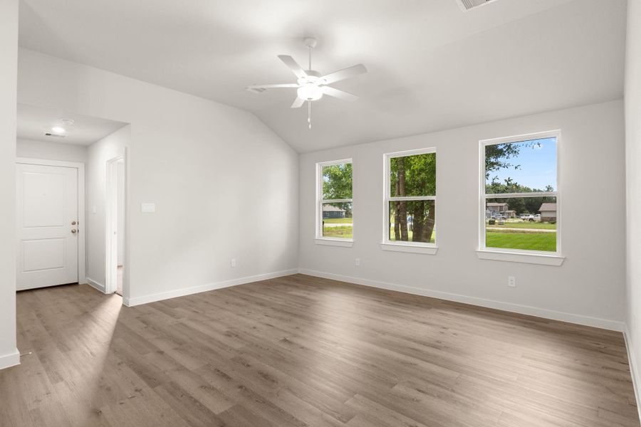 Spacious, unfurnished interior of a new home in Santa Fe, Cleveland (Image 17).