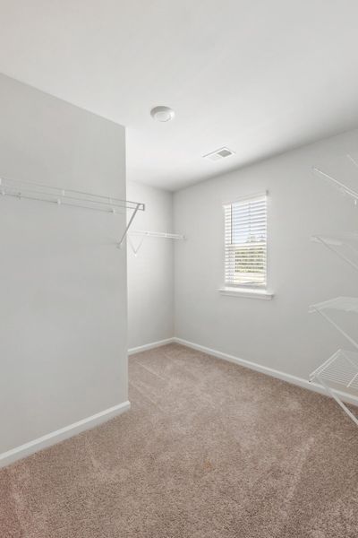 Spacious, unfurnished interior of a new home in Carolina Groves, Moncks Corner (Image 22).