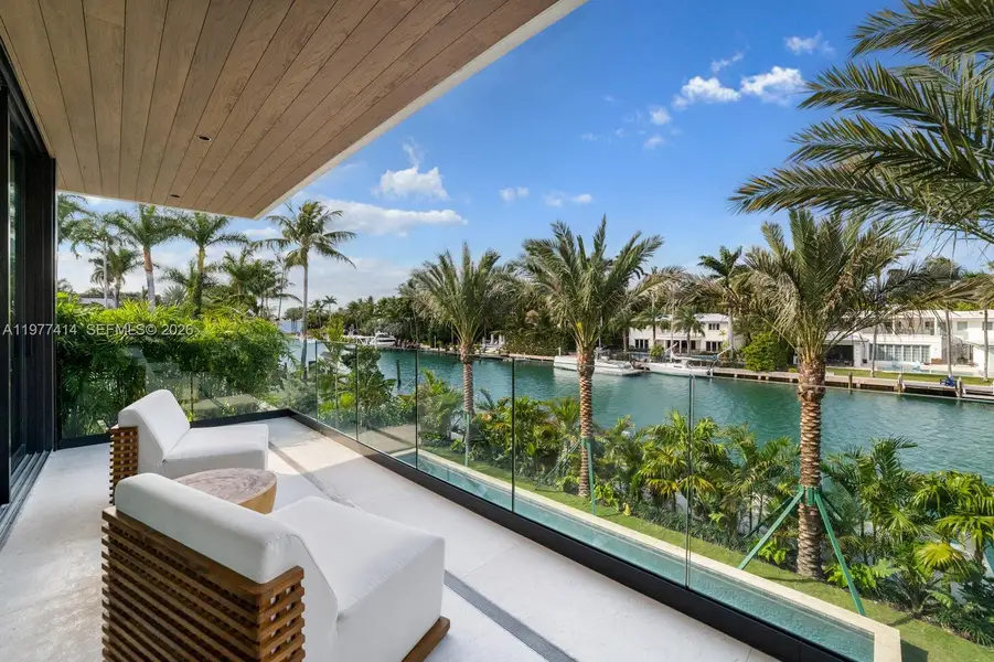 Exterior details and patio area of a home in , Miami Beach (Image 14).