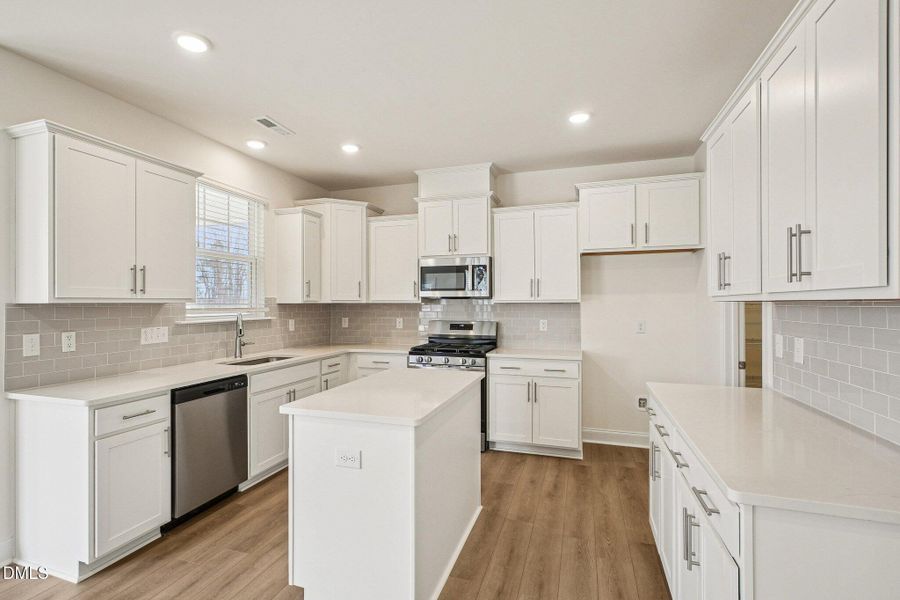 7-web-or-mls-Sugar Pne Dr-S0602-007