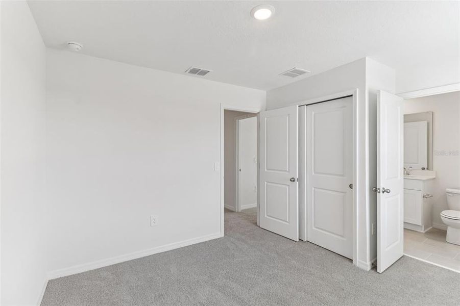 Spacious, unfurnished interior of a new home in The Reserve at Hammock Oaks Townes, Lady Lake (Image 22).