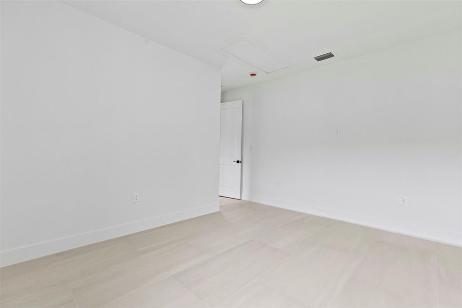 Spacious, unfurnished interior of a new home in , Port St. Lucie (Image 31).