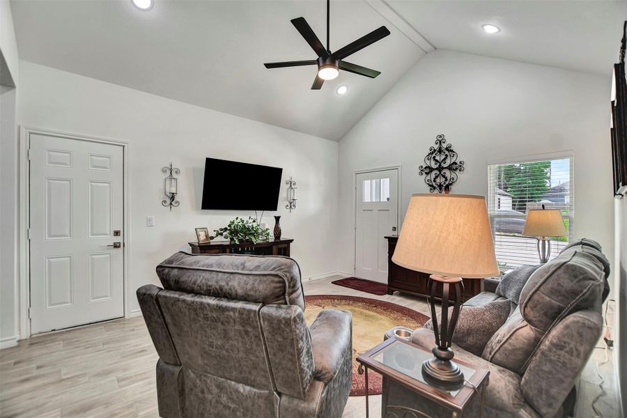 Furnished interior view inside a new home in Lake Conroe Village, Montgomery (Image 9).