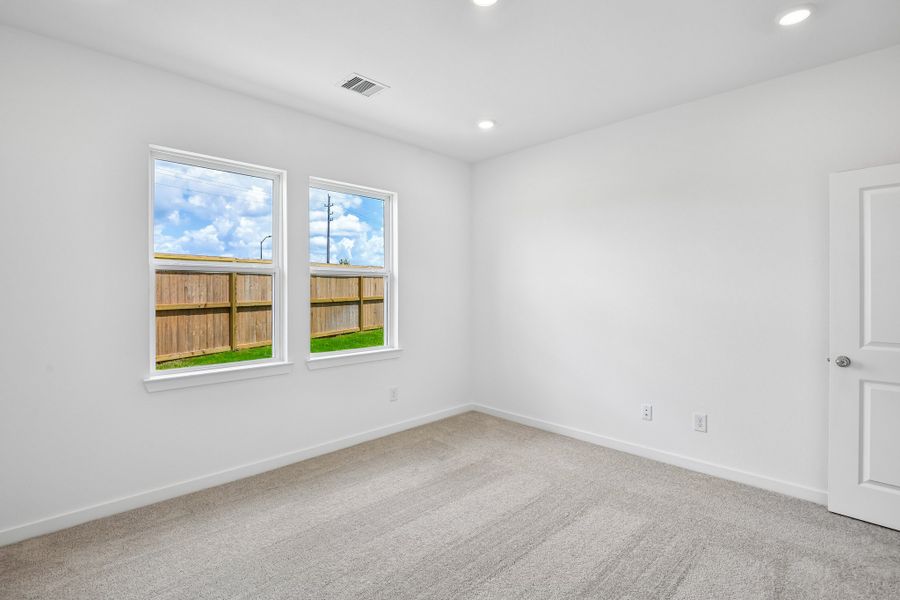 Spacious, unfurnished interior of a new home in Raburn Reserve 50s, Tomball (Image 21).