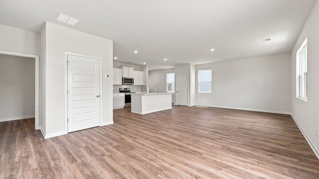Spacious, unfurnished interior of a new home in Shoal Creek, Hampton (Image 19).