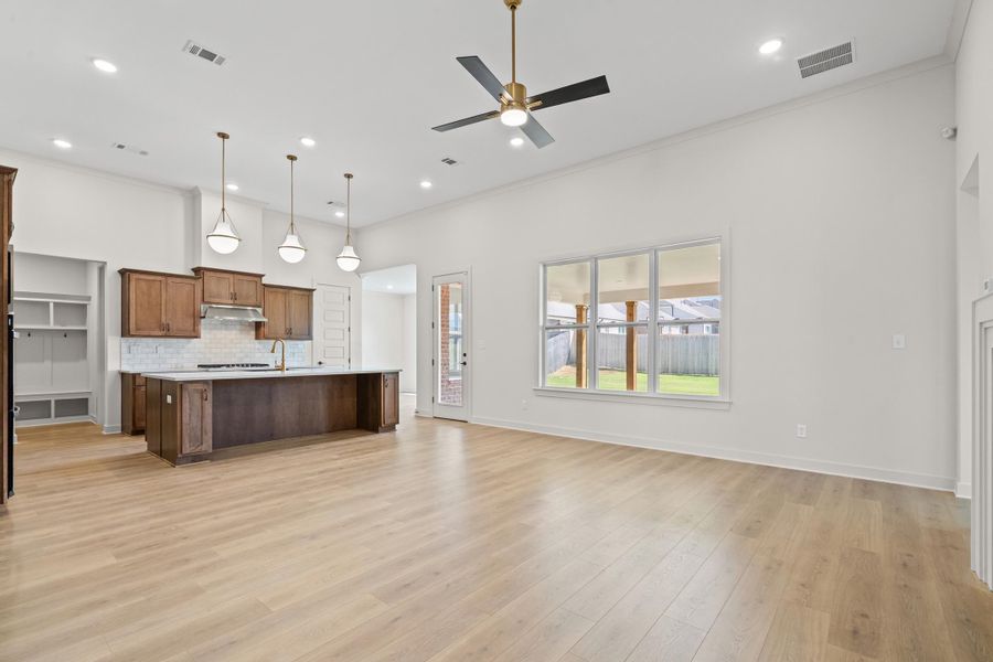 Spacious, unfurnished interior of a new home in White Oak, Arlington (Image 19). Spacious, unfurnished interior of a new home in White Oak, Arlington (Image 19).