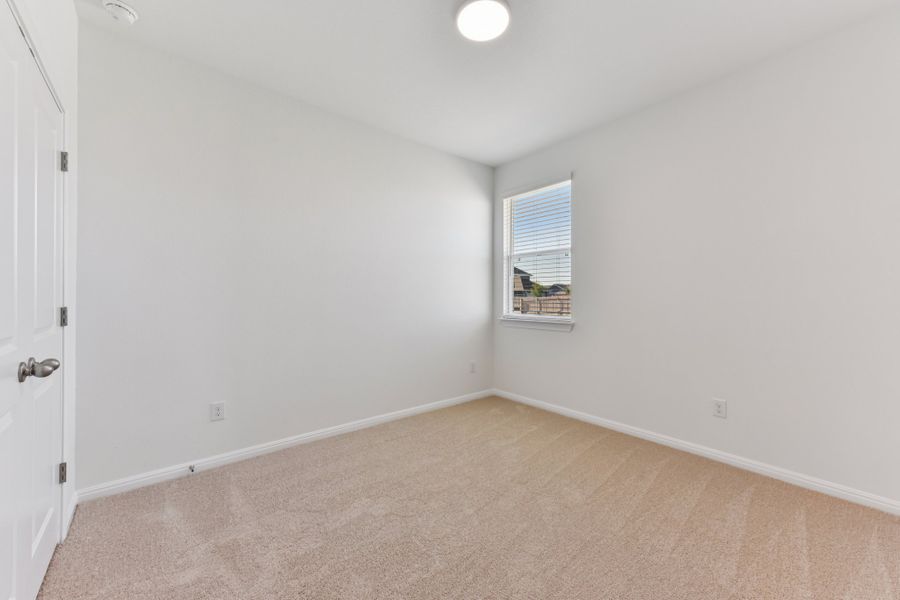 Spacious, unfurnished interior of a new home in Porter Country, Buda (Image 29).