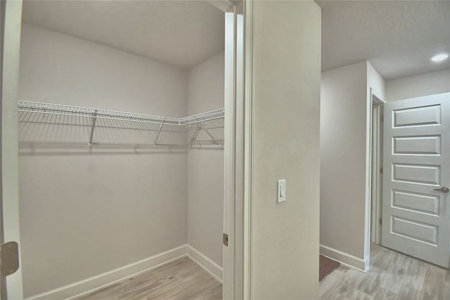 Spacious, unfurnished interior of a new home in Lake Juliana Estates, Auburndale (Image 23).