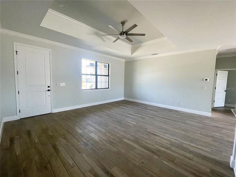 Spacious, unfurnished interior of a new home in , Englewood (Image 7).