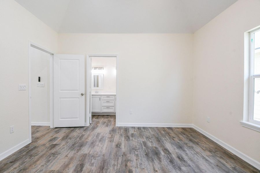 Spacious, unfurnished interior of a new home in , Galena Park (Image 49).