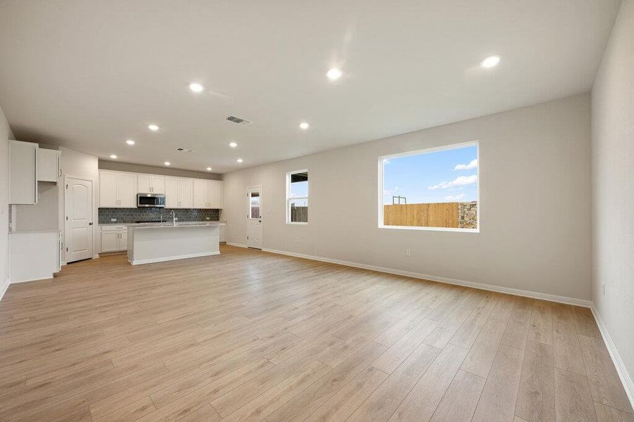 Spacious, unfurnished interior of a new home in Covered Bridge, Hutto (Image 25).