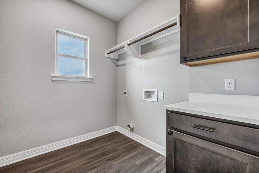 **Photos are sample photos of similar plan. Colors and features might vary**