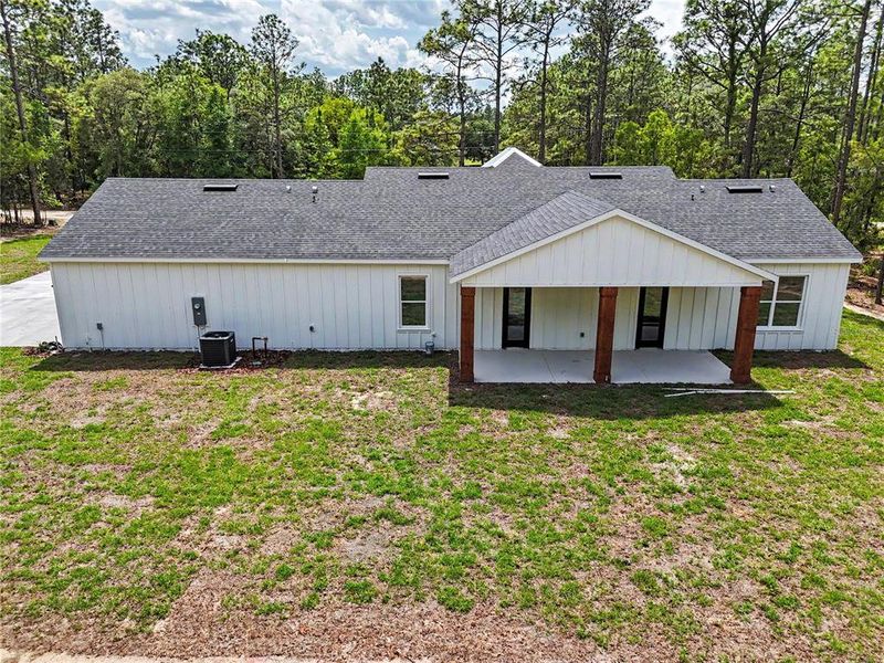 Exterior details and patio area of a home in , Ocala (Image 4).