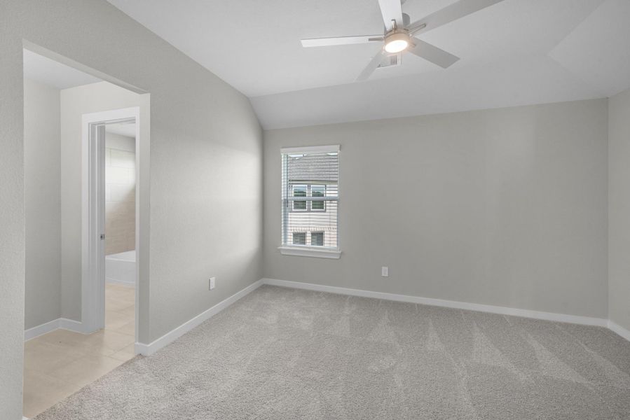 Spacious, unfurnished interior of a new home in Briarwood Crossing, Rosenberg (Image 24).