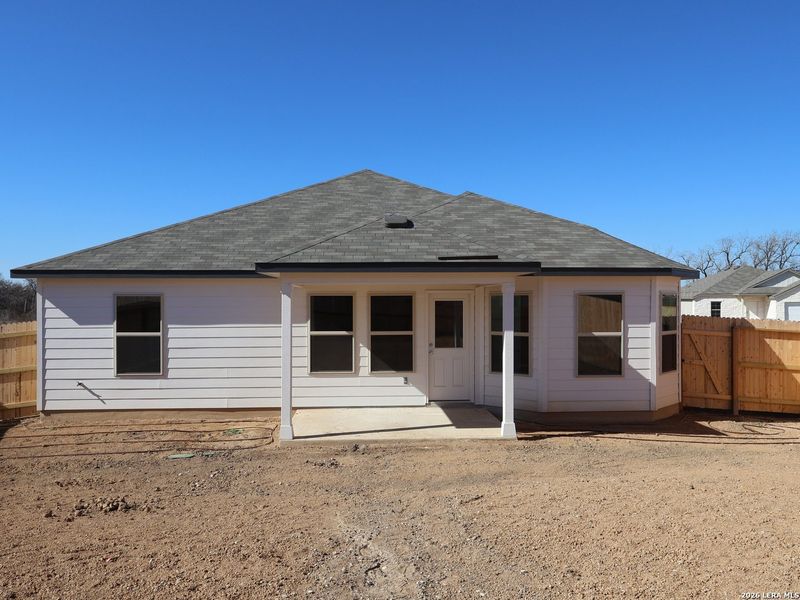 Exterior details and patio area of a home in Cinco Lakes, San Antonio (Image 18).