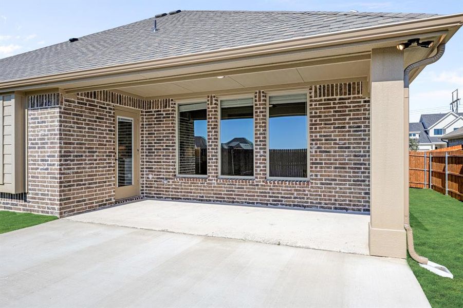 Exterior details and patio area of a home in Villages of Walnut Grove, Midlothian (Image 19).
