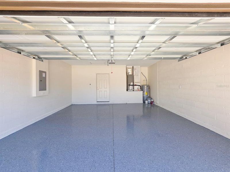 Spacious, unfurnished interior of a new home in , Deland (Image 34).