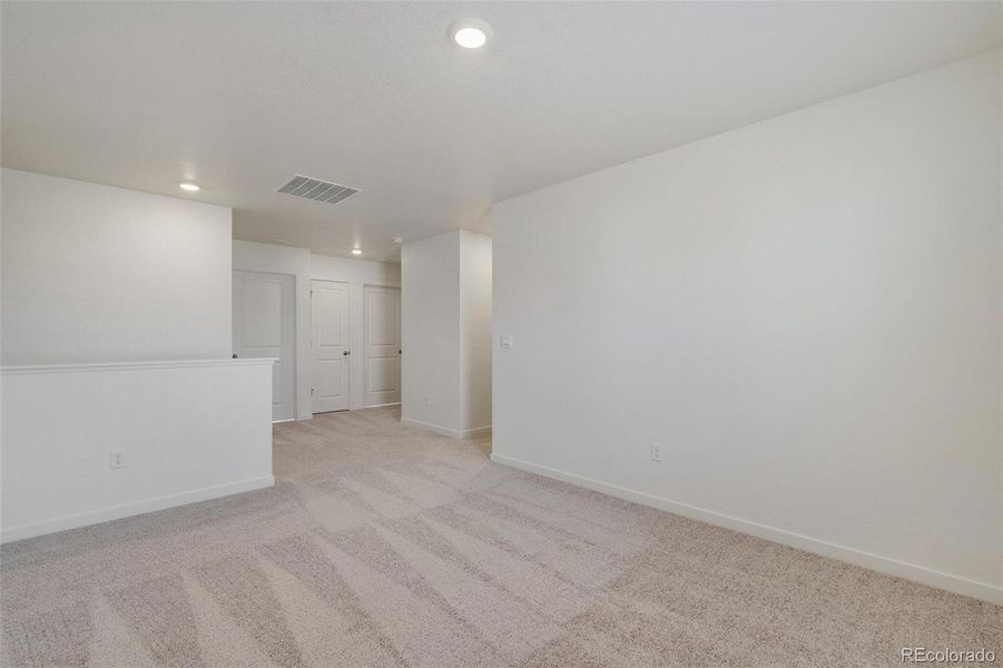 Spacious, unfurnished interior of a new home in Trails at Crowfoot, Parker (Image 26). Spacious, unfurnished interior of a new home in Trails at Crowfoot, Parker (Image 26).