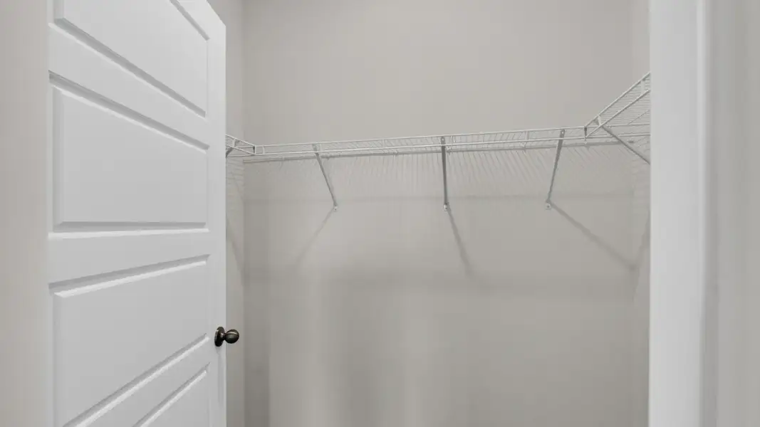 Spacious, unfurnished interior of a new home in Copes Landing, Jacksonville (Image 19).