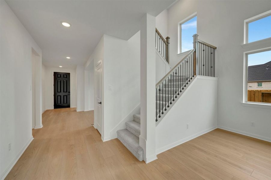 Spacious, unfurnished interior of a new home in Beacon Point at Lago Mar 50’ Homesites, Texas City (Image 30).