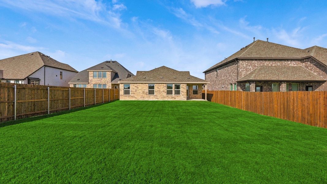 Exterior details and patio area of a home in The Oaks, Red Oak (Image 4).