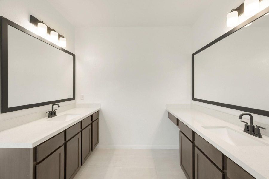 Luxurious owner's bath Luxurious owner's bath