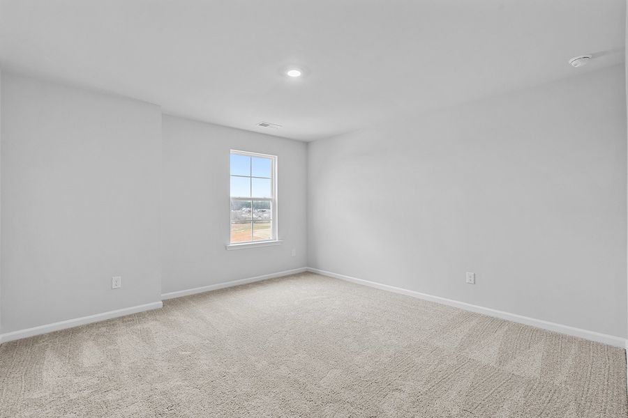 Spacious, unfurnished interior of a new home in Fieldstone, Lexington (Image 34).