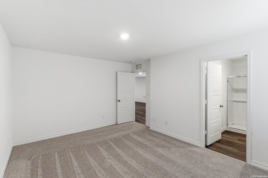 Spacious, unfurnished interior of a new home in Vista Real, Converse (Image 20).