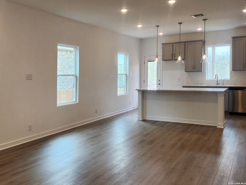Spacious, unfurnished interior of a new home in Arcadia Ridge, San Antonio (Image 23).