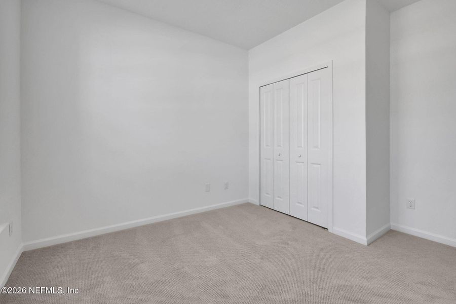 Spacious, unfurnished interior of a new home in Jennings Farm, Middleburg (Image 36).