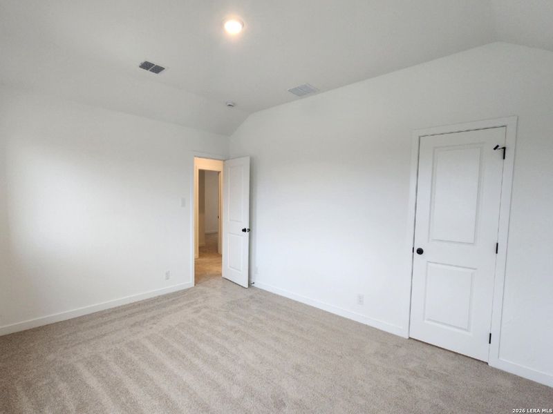 Spacious, unfurnished interior of a new home in Arcadia Ridge, San Antonio (Image 20).