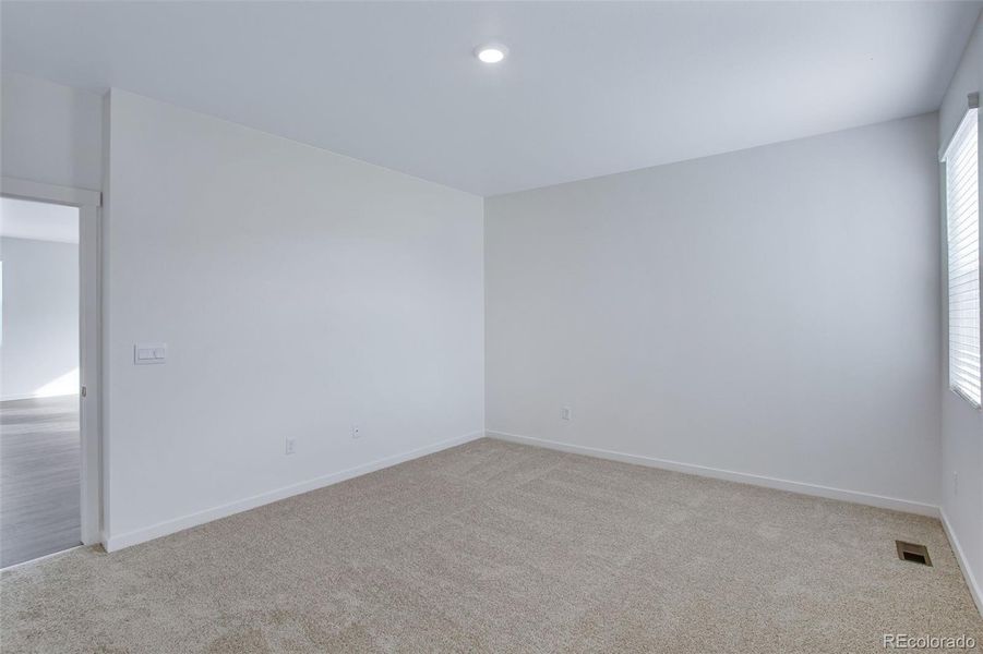 Spacious, unfurnished interior of a new home in Ridge at Johnstown, Johnstown (Image 17).
