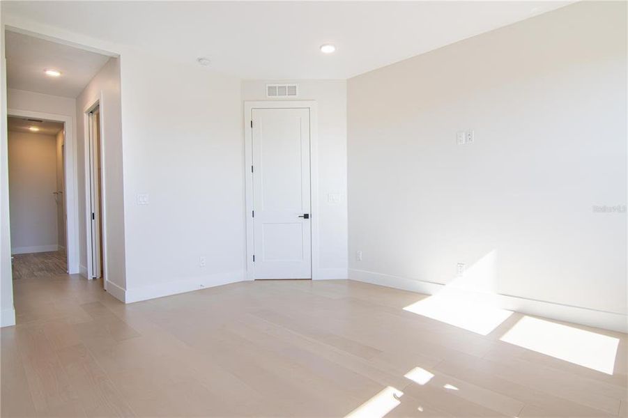 Spacious, unfurnished interior of a new home in , St. Petersburg (Image 19). Spacious, unfurnished interior of a new home in , St. Petersburg (Image 19).
