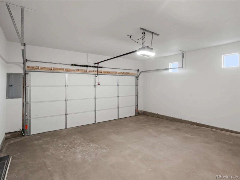 Spacious, unfurnished interior of a new home in The Commons at Victory Ridge, Colorado Springs (Image 8).