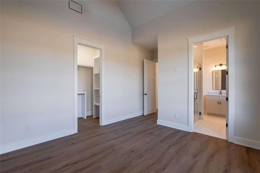 Spacious, unfurnished interior of a new home in , Monroe (Image 24).
