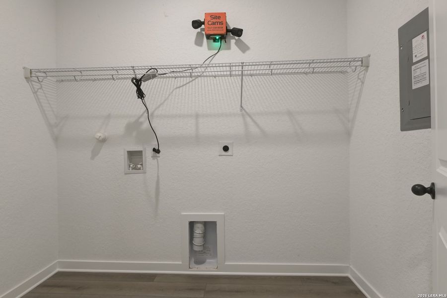 Spacious, unfurnished interior of a new home in Nopal Valley, San Antonio (Image 31).