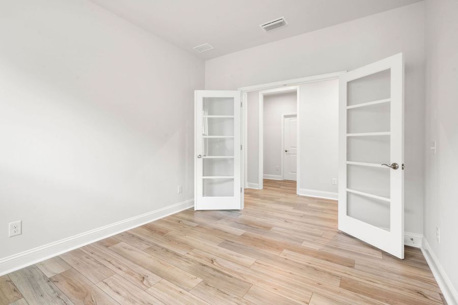 Spacious, unfurnished interior of a new home in Sun City Hilton Head, Bluffton (Image 17).