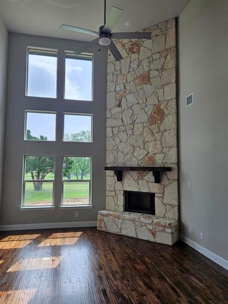 Spacious, unfurnished interior of a new home in , Van Alstyne (Image 6). Spacious, unfurnished interior of a new home in , Van Alstyne (Image 6).