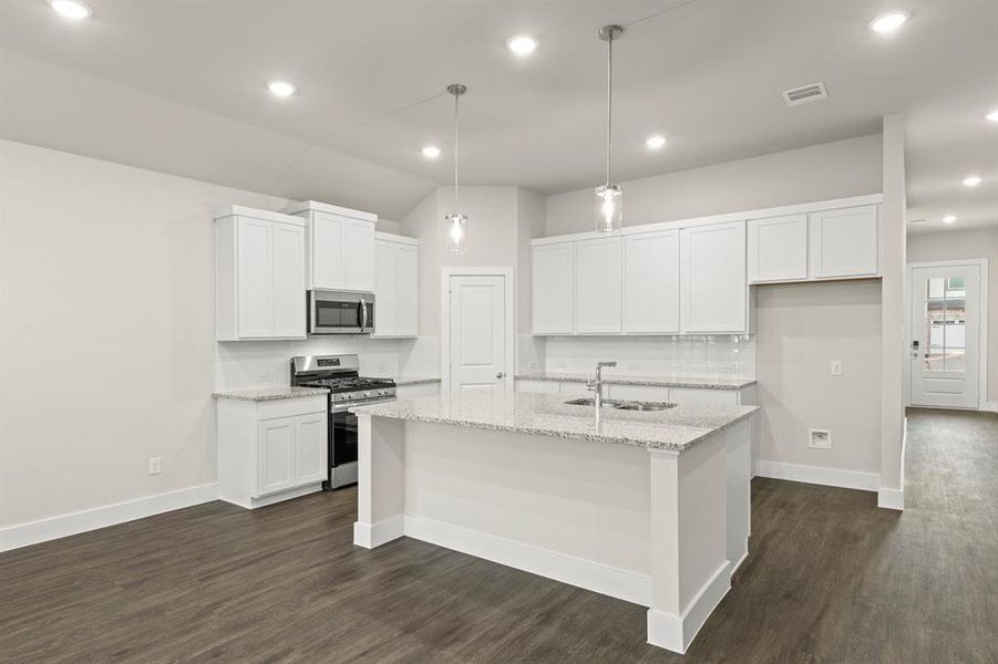 09. 2404 Overlook - Kitchen (2)