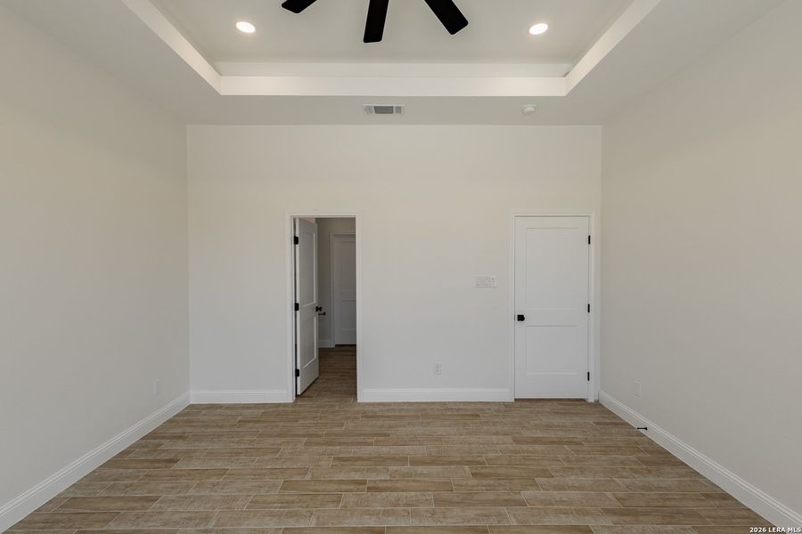 Spacious, unfurnished interior of a new home in , Eagle Pass (Image 22).