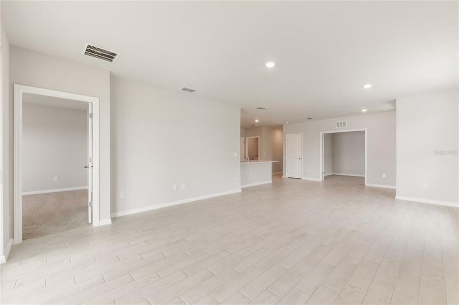 Spacious, unfurnished interior of a new home in Sea Cove, Punta Gorda (Image 14). Spacious, unfurnished interior of a new home in Sea Cove, Punta Gorda (Image 14).